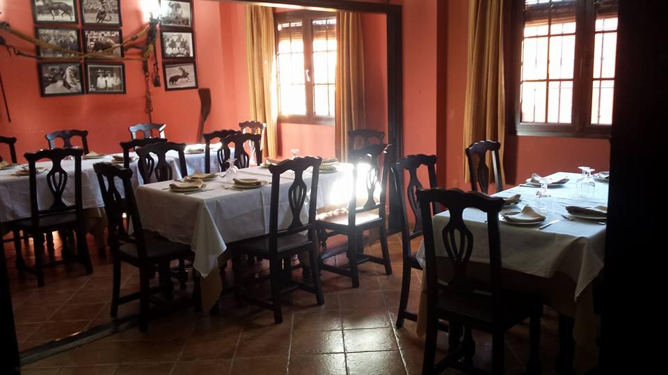 Hostal Pechi Huevar Del Aljarafe Exterior photo