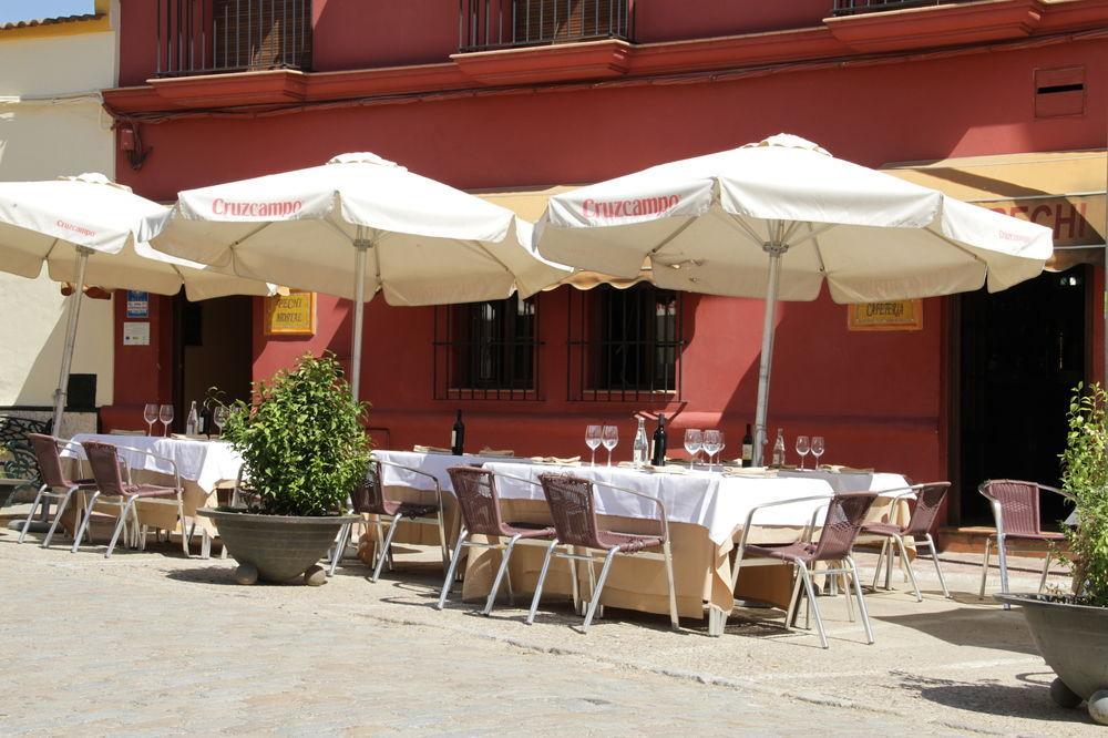 Hostal Pechi Huevar Del Aljarafe Exterior photo