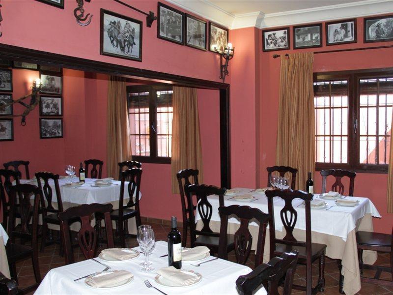 Hostal Pechi Huevar Del Aljarafe Exterior photo