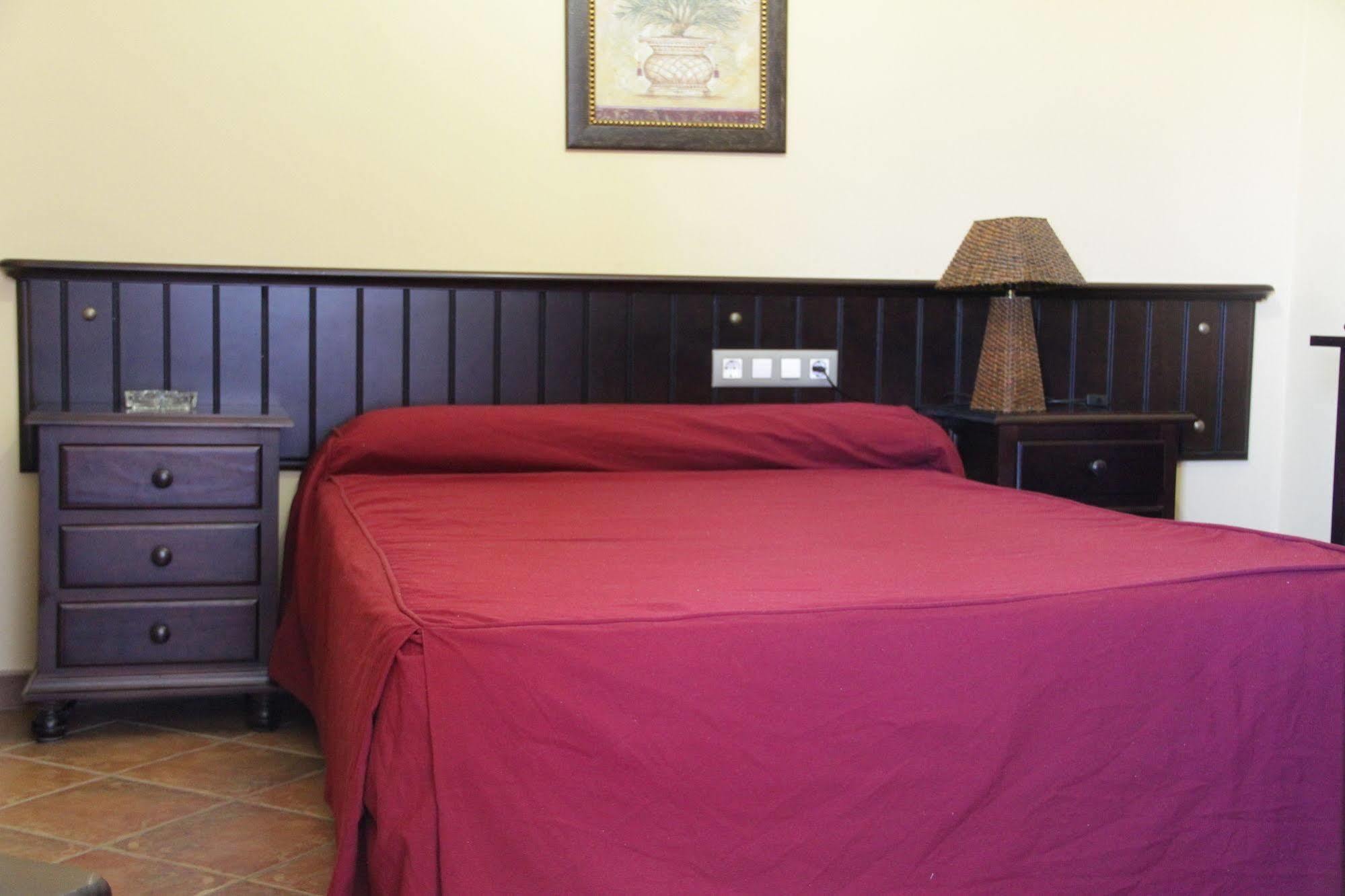 Hostal Pechi Huevar Del Aljarafe Exterior photo
